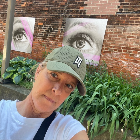 Meet your Posher, Belinda - Picture 1 of 2